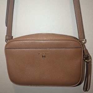 Michael Kors Jet Set Charm East West Leather Camera Crossbody Luggage gold